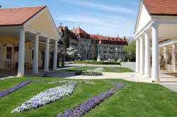 Das Kurhaus ist direkt mit dem Danubius Health Spa Resort Esplanade**** und dem Spa Hotel Grand Splendid*** verbunden.