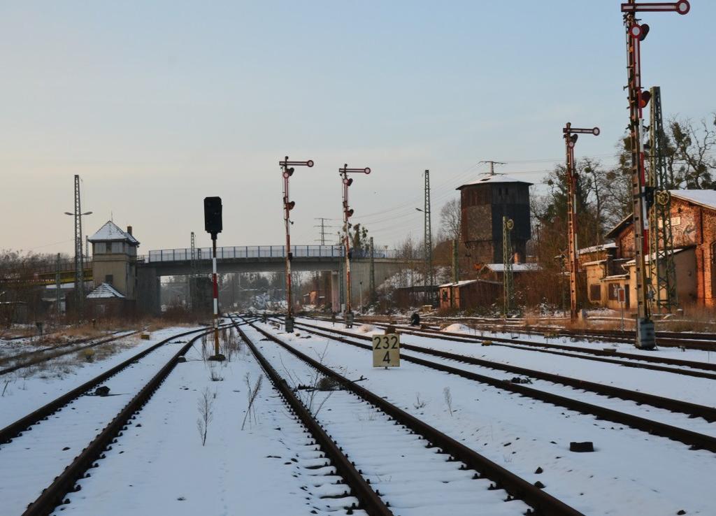 Bahnknoten Dessau/Roßlau Projektinhalt Ausblick 2018 komplette Modernisierung der Eisenbahninfrastruktur im Raum Dessau- Roßlau (inklusive der Verkehrsstation Meinsdorf) neue elektronische
