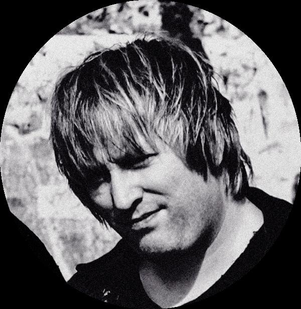Felix Tersteegen spielte bereits mit grossen Bands wie Madsen und Vanilla Sky und gewann mit seiner Alternative Rock Band