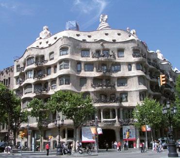 Die Stadt zeigt eine unglaubliche Vielfalt, die es zu entdecken gilt: Die Skyline der modernen Stadt neben Jugendstilgebäuden und Bauten des bekannten Architekten und Bildhauers Gaudi.