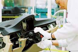 Motorenbau Präzise Handarbeit, Erfahrung und modernste Anlagentechnik sind die Basis für Triebwerke