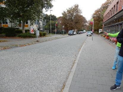 Kreuzung Egerstraße / Bebelplatz / Landkroner Weg Querungsanlage im Bereich der Bushaltestelle fehlt Abgesenkte Borde fehlen Beleuchtung Ecke Landskroner
