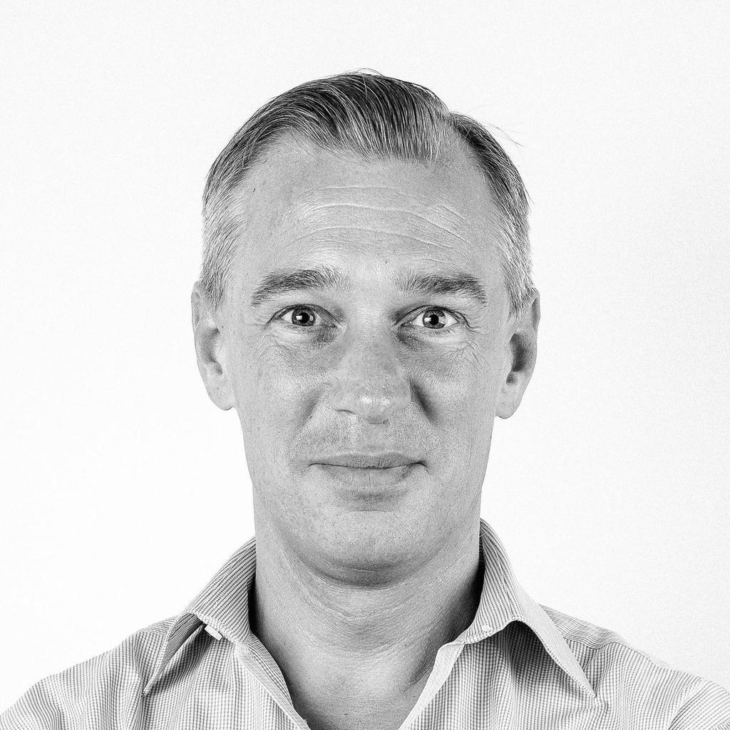 UNSER TEAM CEO & Gründer Christian Schneider-Sickert ist Chief Executive Officer bei LIQID.