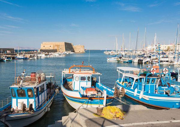 Ferienorte Agios Nikolaos / Elounda Zwei lebhafte Hafenstädtchen am Hang der Mirabello Bucht.