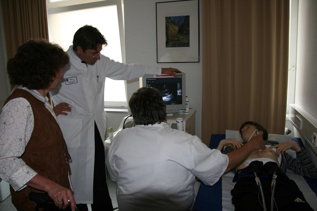 Kardiotechniker als VAD Koordinator VAD - Ambulanz (Kardiotechniker, Herzchirurg und Arzthelferin) Herzecho Wundkontrolle