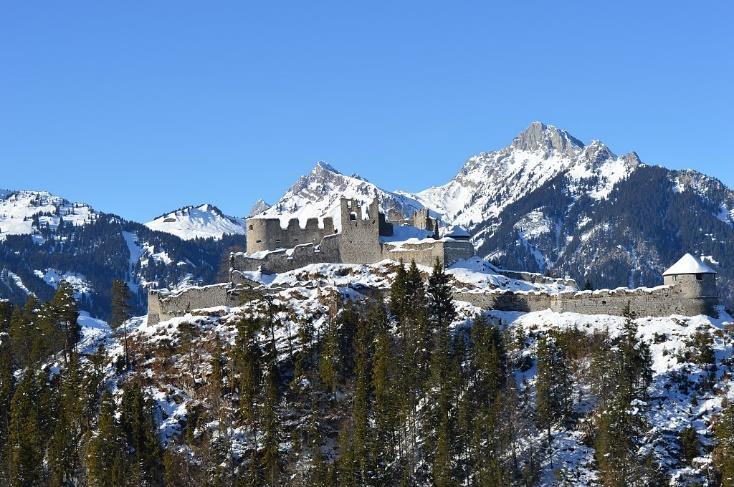 PRAKTISCHE HINWEISE ANREISE / TRANSFERS Sie können bequem mit dem Zug bis nach Füssen oder Reutte fahren.