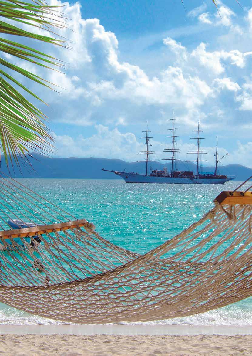 KARIBIK: KLEINE ANTILLEN & GRENADINEN Wie eine schillernde Perlenkette ziehen sich die Kleinen Antillen durch das türkisfarbene Karibische Meer.