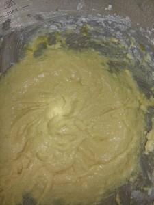 Fotos und Rezept von Kathrin Freinschlag Zuaten: 150g weiche Butter 50g Zucker 1 Prise Salz 3 Eier 150g Mehl 1 Msp.