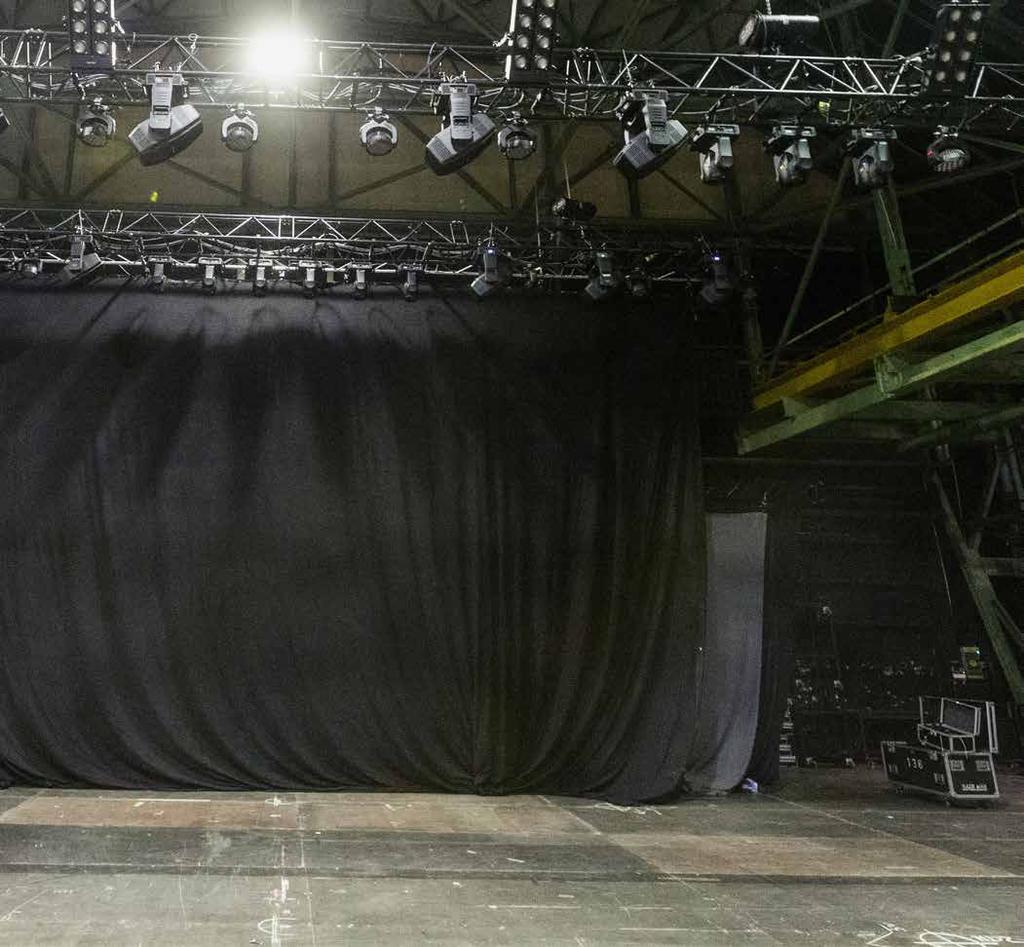 Bühnenmolton verfügt aufgrund seiner Rauung und dem sehr hohen Flächengewicht über schall- und lichtabsorbierende Eigenschaften.