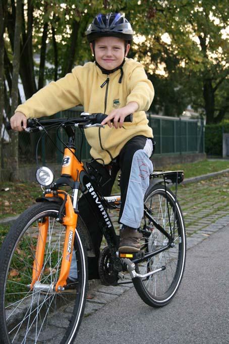 5. Kinder als Radfahrer Radfahrende Kinder bis zum vollendeten 8. Lebensjahr müssen, Kinder bis zum vollendeten 1. Lebensjahr dürfen den Gehweg benutzen.