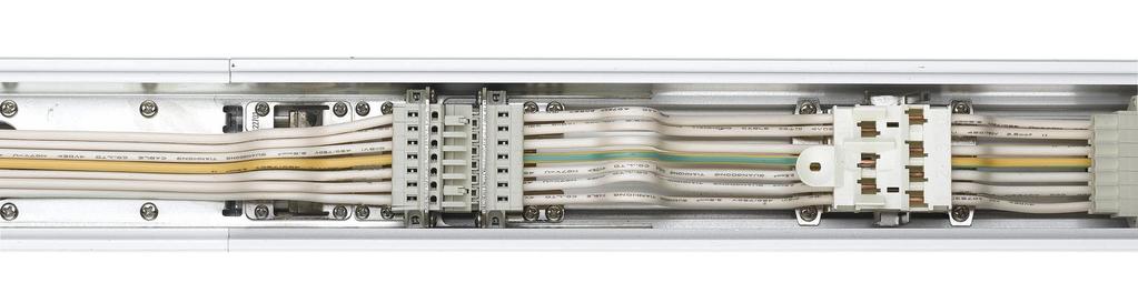 Luxstream Produktbroschüre LED-Lichtband Luxline 1400 Linsentechnologie für die richtige Ausleuchtung Der Einsatz von unterschiedlichen Optiken innerhalb des Systems ermöglicht eine Vielfalt an