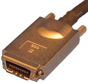 Es sind proprietäre CX4-Kabel am Markt verfügbar, die im CX4-Anschluss auf mehrere Glasfasern konvertieren und übertragen, um die Distanz einer CX4 zu CX4 Verbindung zu erhöhen.