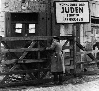 10 von 22 Wannsee-Konferenz (Klasse 9/10) 20./21. Jahrhundert Beitrag 24 VI M 5 Ghettos Gruppe D Das Ghetto Litzmannstadt in Polen war das zweitgrößte Ghetto im Deutschen Reich.