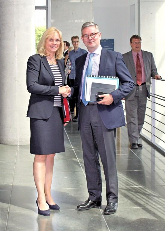 Innenausschuss: EU-Kommissar Julian King zu Gast Am Dienstag war Julian King, EU-Kommissar für die Sicherheitsunion, im Innenausschuss des Bundestages zu Gast.