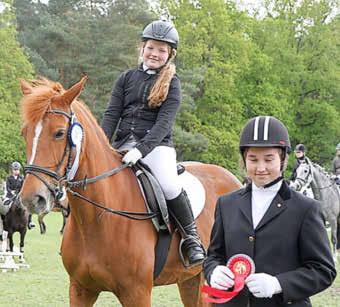 Nr. 04/2018 19 inheitsgemeinde Stadt Bismark (Altmark) Im Reiterwettbewerb konnten mit der Ponystute Merci, Lucy Kalbe einen 3. Platz und Alexandra Drebenstedt einen 5. Platz verbuchen.