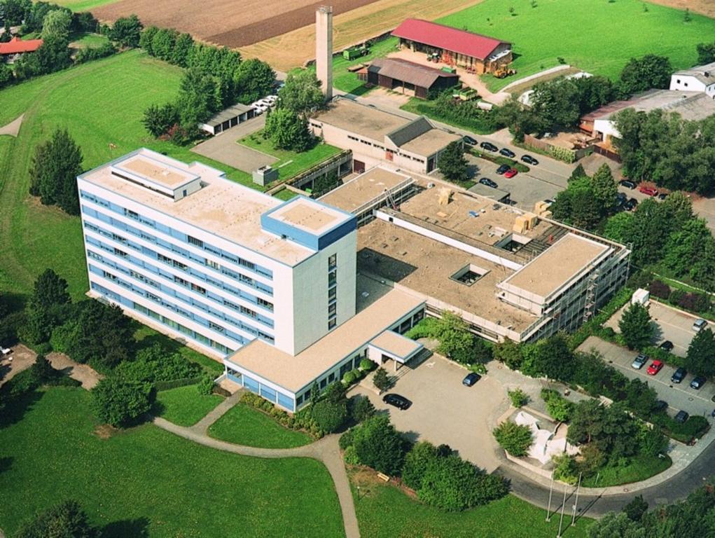 Einleitung Abbildung: Krankenhaus Oberviechtach Der Träger des Krankenhauses Oberviechtach ist die Gemeinnützige Krankenhausgesellschaft des Landkreises Schwandorf mbh.