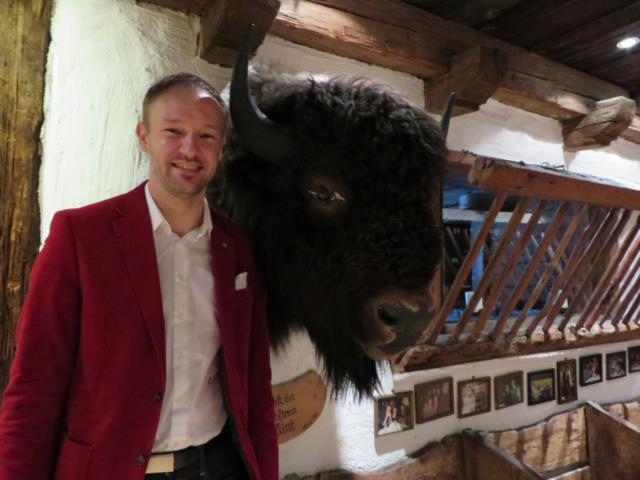 Schließlich fanden wir doch die Lobby und trafen dort Lee und Florian Dickhut vom Hotel Kempinski Das Tirol in Jochberg bei Kitzbühel.