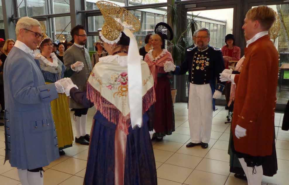 Erster Auftritt der Tanzgruppe nach Neuformation "MODEN. Schwarzwälder und andere Hüte" - unter diesem Titel wurde am 17. April 2015 die Sonderausstellung im Franziskanermuseum eröffnet.