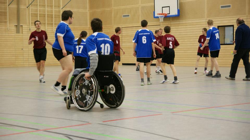 Pauli,SVE Hamburg) Alle Vereine führen wöchentlich ein Handballtraining durch.