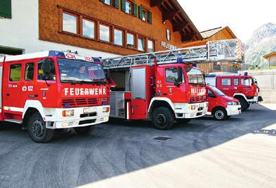 22 Bericht zur Gemeinwohlbilanz Die Raiffeisenbank Lech übernimmt die Kosten einer zusätzlichen Unfallversicherung für die Mitglieder der heimischen Rettungsorganisationen wie z.b. auch der Freiwilligen Feuerwehr Lech.