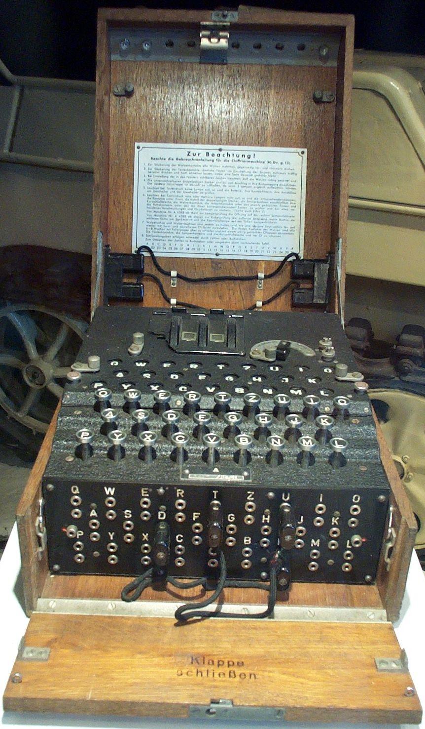 Mechanisierung der Verschlüsselung und Entschlüsselung Enigma Mechanisierung der Verschlüsselung als Antwort auf die Entschlüsselung des Vigenère Codes Die Entschlüsselung des Vigenère Codes ist