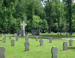 Kaunas (Kauen) GPS-Daten: 54 52'45.82"N; 23 56'56.32"E Der Friedhof liegt im Stadt teil Kaunas-Aukstieji Sanciai (Oberschanzen), südöstlich des Stadt zen trums, an der Asmenos gatve.