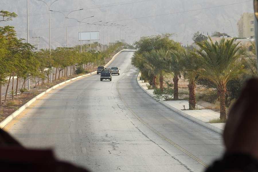 Startul s-a dat 7:15 Uhr begonnen und bis um 17:30 Uhr gedauert. Petra befindet la ora 7:15 si a fost planificata sa dureze pana la 17:30. Petra sich 130 km nördlich von Aqaba.