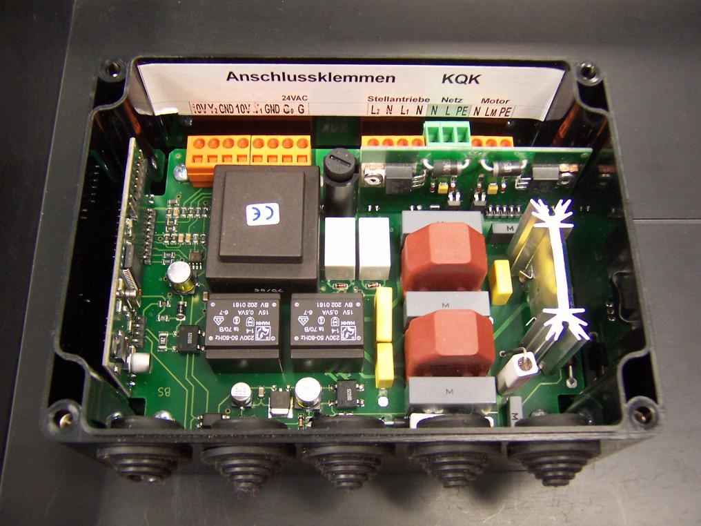 Die Regelungstechnik besteht im wesentlichen aus den Komponenten: elektronische Anschlußbox mit