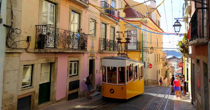 STATIONEN IHRER REISE - GEPLANTE LANDAUSFLÜGE LISSABON 28.08.- 30.8.2019 Nach Ihrer Ausschiffung in Porto fahren Sie mit dem Bus nach Lissabon.