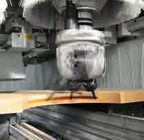 Schmieröl, zur Werkzeug- Schmierung und Kühlung bei der Bearbeitung von beschichteten Platten Drehung und automatische Positionierung der Winkelgetriebe in der