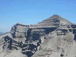 Schichtung Schichtung ist ein typisches Merkmal für Sedimentgesteine, aber auch magmatische Gesteine können dies aufweisen.