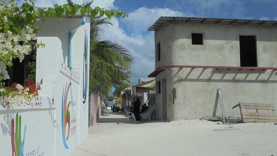 turisti Malediven: auf der Insel gibt es ein kleines