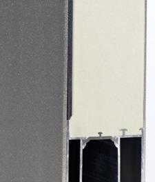 Wärmefunktionsschichten und Argongas in beiden Scheibenzwischenräumen Sicherheit 3 mm Aluminiumplatte außen 2 mm Aluminiumplatte innen 3-fach Isolierglas außen und innen 4 mm ESG
