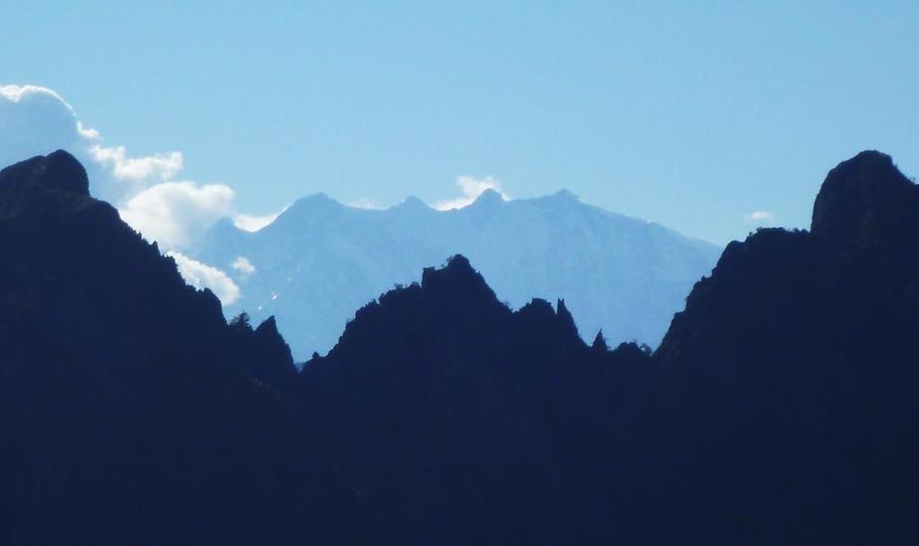 im Panorama Panoramablick von der Alpe Prà gegen Westen über den bizarren Grat des Mafischen es Von