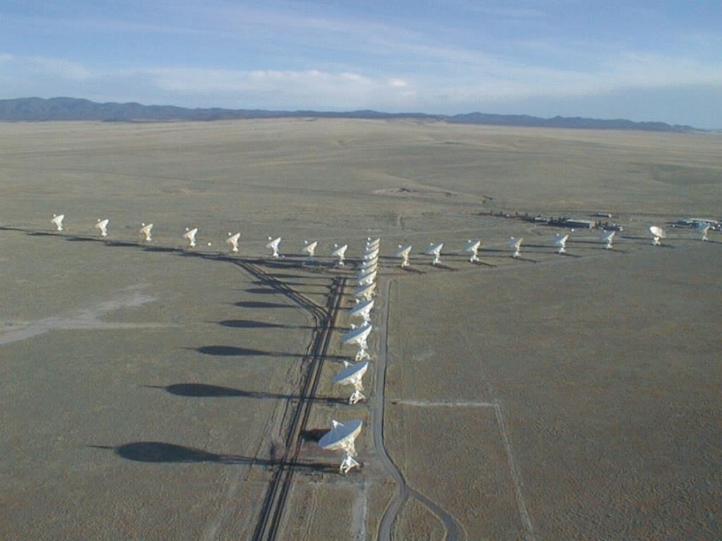 VLA Abbildung: Very Large Array in New Mexico, USA (Image courtesy of NRAO/AUI) 27 Antennen jede: 230