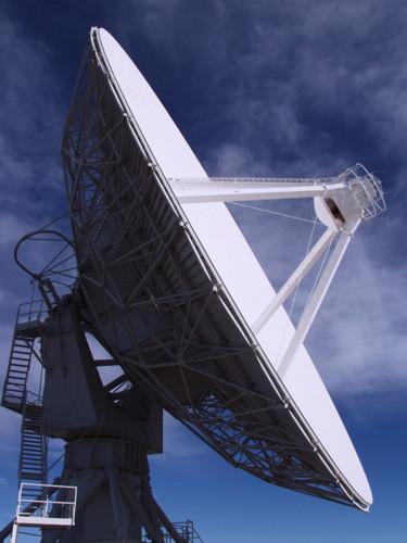 Teilgebiet der Astronomie Beobachtung durch Radiowellen Aufgrund der Entfernung sind