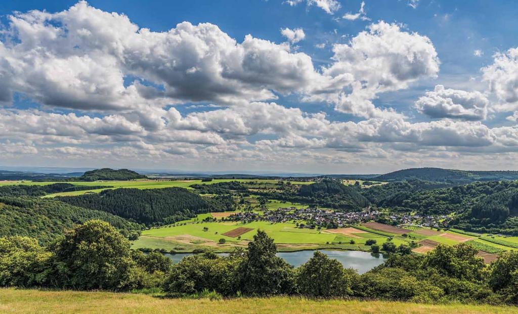 August August Août Blick auf Meerfeld und das