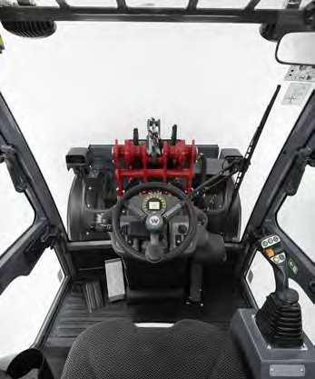 Die Joystick Konsole inklusive Armlehne bildet eine Einheit mit dem Fahrersitz, ist verstellbar und federt