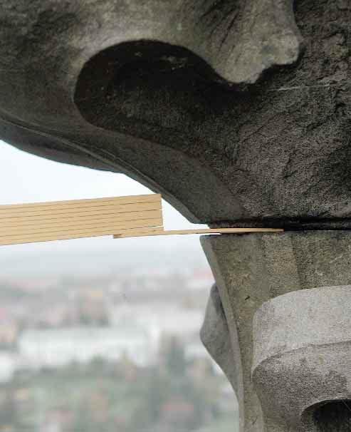 Bauteile aus Ostschweizer Sandstein weisen zum Teil Schalenbildung auf.