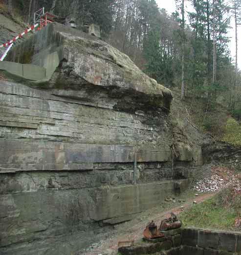 Volumens. In zwei Etappen wurden insgesamt ca. 650 Tonnen Fels abgebaut.