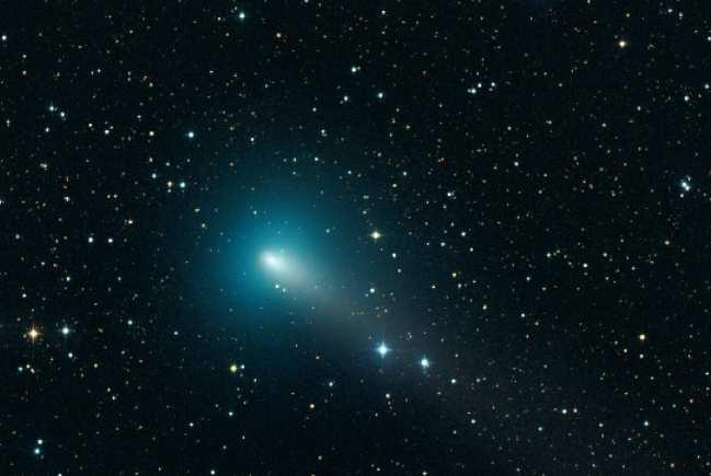 Sichtbarkeit - Beobachtungsmöglichkeiten Für mitteleuropäische Beobachter befindet sich der Komet gegenwärtig am Morgen, gegen 05:00 Uhr, tief am Osthorizont im Sternbild Zwillinge (Gem), unterhalb