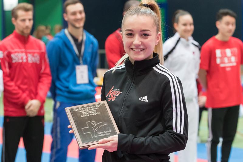 Verdiente Auszeichnung für Vize-Weltmeisterin 2017 Amélie Voegelin U16 47 kg Gewinner Grand Slam Roman Weibel Elite 75 kg (Karatedo Lyss-Aarberg) Maya Schärer U21-55 kg (Karate Do Brugg) Nina