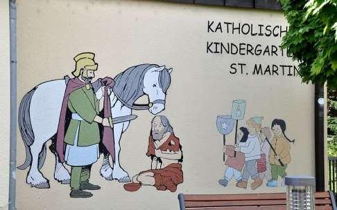 Samstag im Monat Saturday 12:00-18:00 every 1st and 3rd saturday of the month Kleiderkammer im katholischen Kindergarten Kath. Kindergarten St.