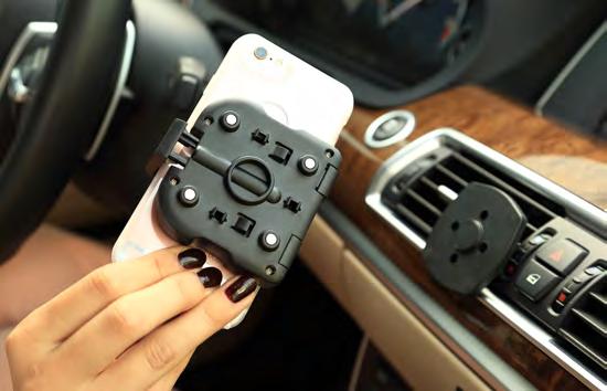 (8) The Inbay Smartphone mount is fixed on the socket by magnets.
