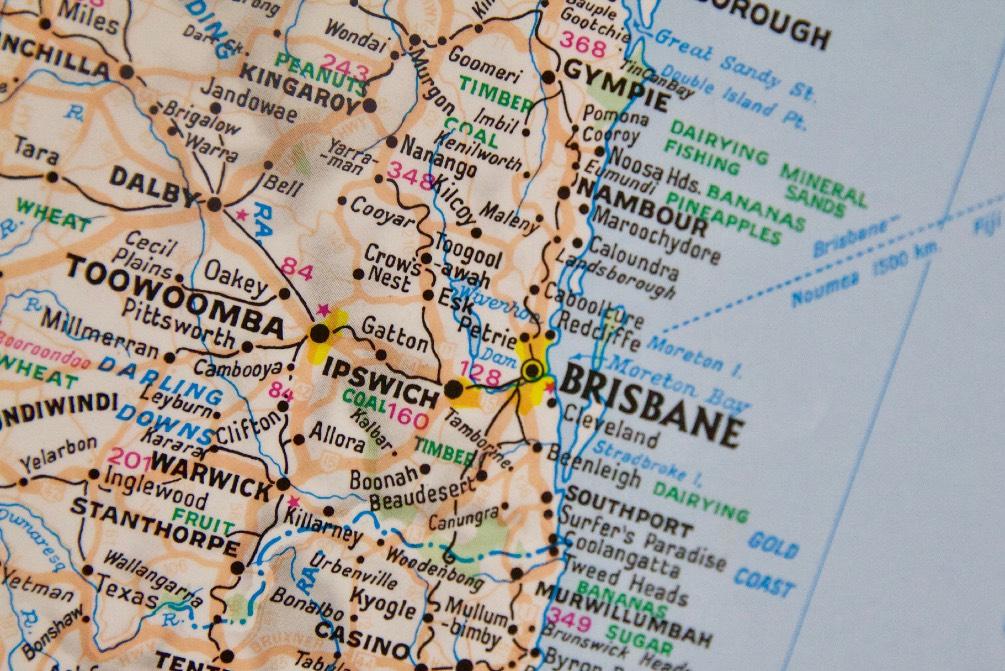 Queensland (QLD): Hauptstadt: Brisbane Queensland liegt an der Australischen Ostküste, welche das Wetter sehr positiv beeinflusst und für eine große Tourismusindustrie sorgt.