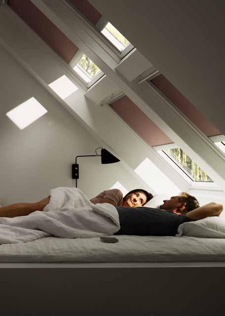 Verdunkelungsrollo Perfekt für ein Schlaf- oder Kinderzimmer sind die VELUX Verdunkelungsrollos. Sie dunkeln den Raum auch bei Tageslicht verlässlich ab und sind stufenlos positionierbar.
