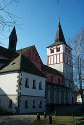 Zu den Gütern der 1064 gestifteten Abtei auf dem Michaelsberg in Siegburg gehörte auch der Oberpleiser Herrenhof. Unter dem Patronat des Hl.