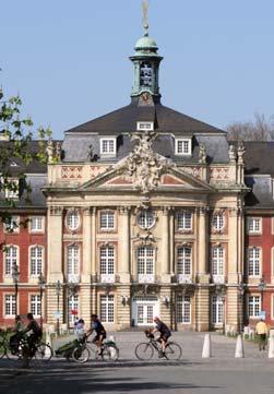 EUROPÄISCHES 1 Historisches Rathaus Münsters Wahrzeichen - hier wurde 1648 der Westfälische Frieden verkündet.
