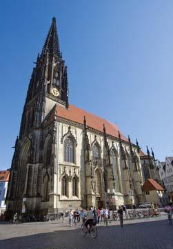 Prinzipalmarkt 27 (rechts) St. Paulus-Dom Sein Grundstein wurde im Jahr 1225 gelegt. Die Astronomische Uhr ist ein Schatz von europäischem Rang.