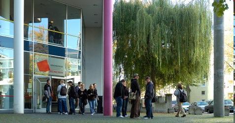 lokaler Ereignisse wie Sitzungen von Gremien und Fachgruppen Einbeziehung in die